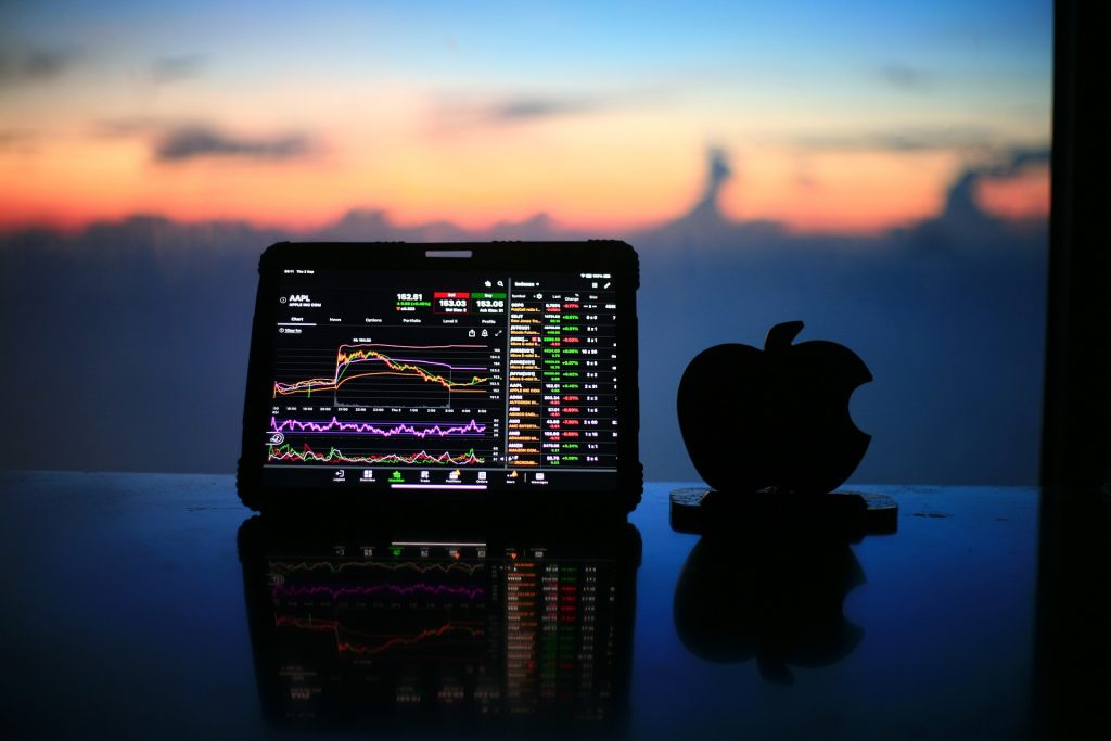 photo showing trading analysis on an iPad